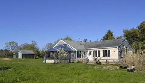 29 Scotchmans Ln, West Tisbury, MA 02575