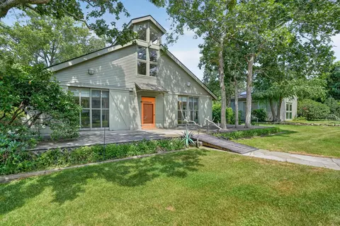 99 Oak Ln, West Tisbury, MA 02575