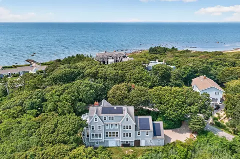 129 Racing Beach Ave, Falmouth, MA 02540