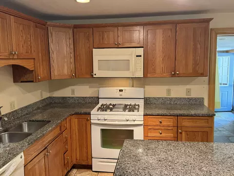 Kitchen - 765 Schoolhouse Rd, Eastham, MA 02642 photo 2 of 5
