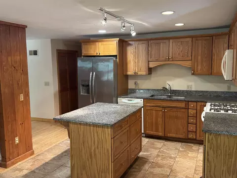 Kitchen - 765 Schoolhouse Rd, Eastham, MA 02642 photo 4 of 5
