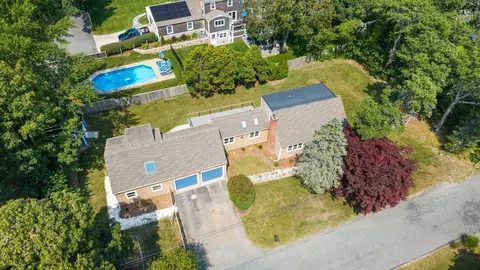 20-22 Glendale Ln, Harwich, MA 02645