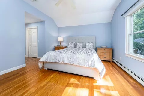 Bedroom - 51 Falling Leaf Ln, Osterville, MA 02655 photo 2 of 5