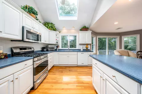 Kitchen - 51 Falling Leaf Ln, Osterville, MA 02655 photo 5 of 6
