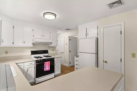 Kitchen - 84 Eel Pond Rd, Monument Beach, MA 02553 photo 2 of 5