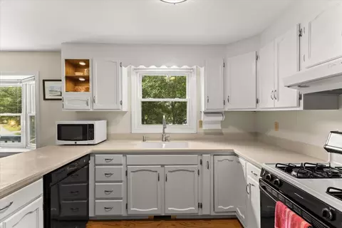 Kitchen - 84 Eel Pond Rd, Monument Beach, MA 02553 photo 3 of 5