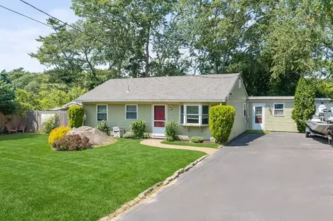 Exterior - 5 Birch St, Buzzards Bay, MA 02532 photo 2 of 6