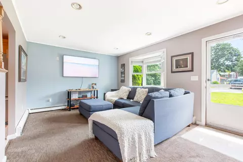 Living - 5 Birch St, Buzzards Bay, MA 02532 photo 1 of 2