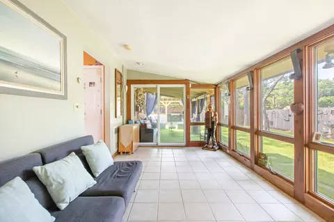 Entry Way - 5 Birch St, Buzzards Bay, MA 02532 photo 2 of 3
