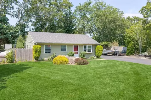 Exterior - 5 Birch St, Buzzards Bay, MA 02532 photo 3 of 6