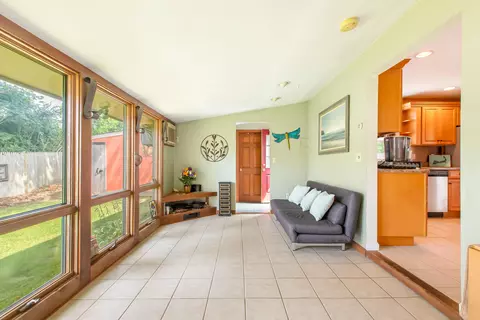 Entry Way - 5 Birch St, Buzzards Bay, MA 02532 photo 3 of 3