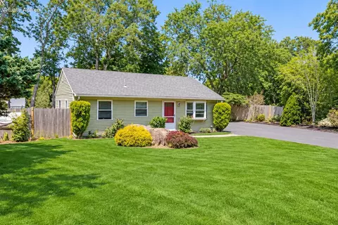 Exterior - 5 Birch St, Buzzards Bay, MA 02532 photo 3 of 6