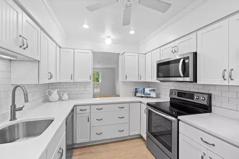 3512 Main St #3, Barnstable, MA 02630