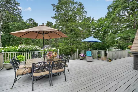 Exterior - 9 Codman Spring Rd, Edgartown, MA 02539 photo 4 of 8
