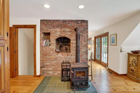 Entry Way - 9 Codman Spring Rd, Edgartown, MA 02539 photo 2 of 3
