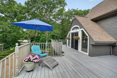 Exterior - 9 Codman Spring Rd, Edgartown, MA 02539 photo 6 of 8
