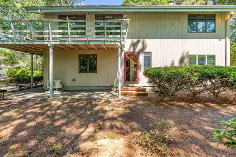 679 Poponessett Rd, Barnstable, MA 02630
