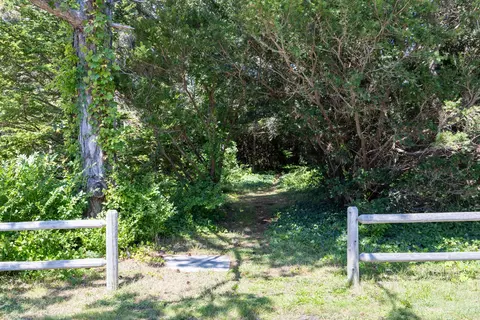 264 Sea View Ave, Osterville, MA 02655