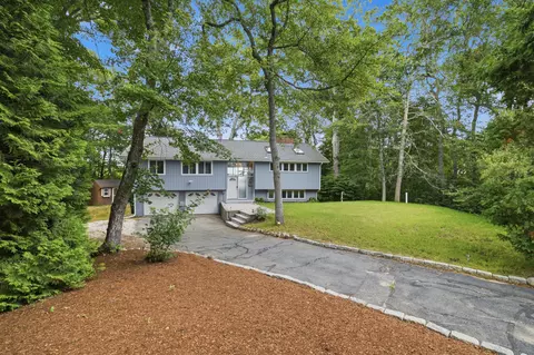79 Pond Cir, Mashpee, MA 02649