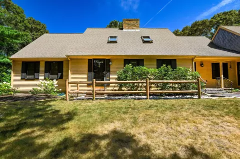 7 Village Dr, East Sandwich, MA 02537