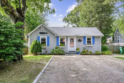 51 Prospect Ave, West Yarmouth, MA 02673