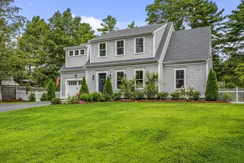 Exterior - 20 Wedgewood Dr, Centerville, MA 02632 photo 4 of 14