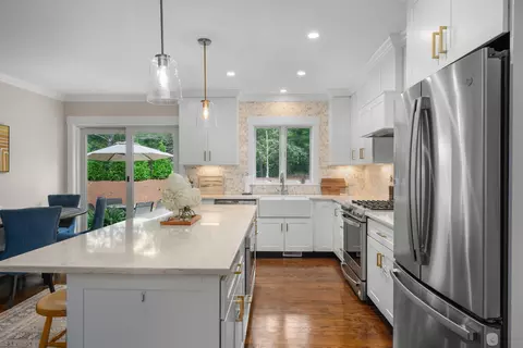 Kitchen - 20 Wedgewood Dr, Centerville, MA 02632 photo 3 of 8
