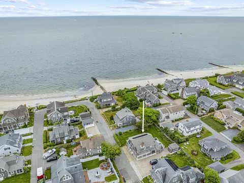 12 Wyndemere Bluffs Rd, Harwich Port, MA 02646