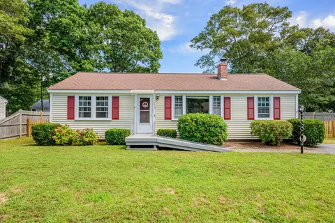 54 Holly Ln, South Yarmouth, MA 02664