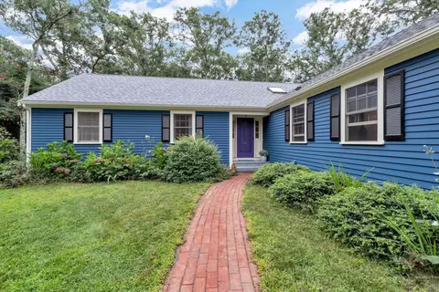 8 Golf Links Cir, Sandwich, MA 02563