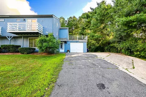 29 Surrey Ln, Bourne, MA 02532