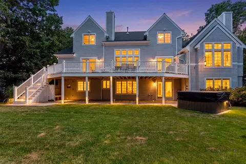 28 Longshank Cir, East Falmouth, MA 02536