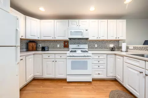 Kitchen - 7 Ironwood Path, Mashpee, MA 02649 photo 3 of 3