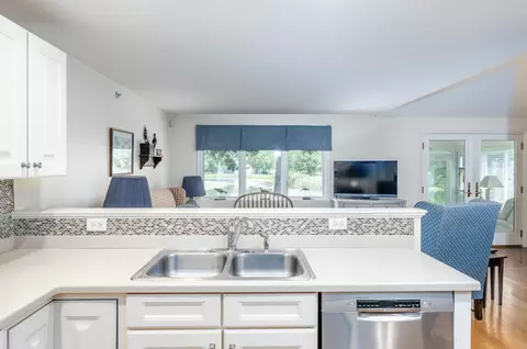 Kitchen - 7 Ironwood Path, Mashpee, MA 02649 photo 2 of 3