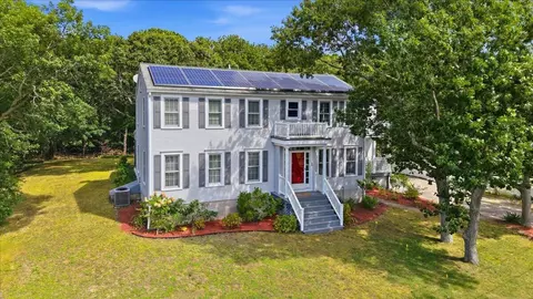32 Niagara Ln, West Yarmouth, MA 02673