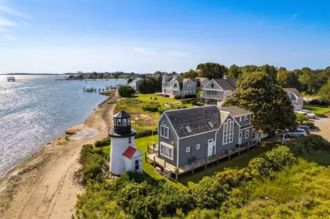 107 Channel Point Rd, Hyannis, MA 02601