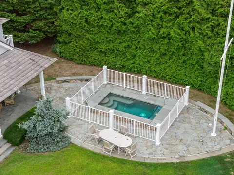 Exterior - 4 Sherbourne Way, Wareham, MA 02571 photo 1 of 2