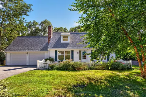 16 Holly Ridge Dr, Sandwich, MA 02563
