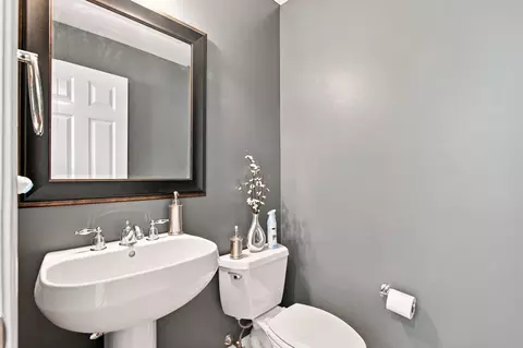 Bath - 68 Gold Leaf Ln, Mashpee, MA 02649 photo 2 of 3