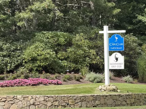 264 Hill And Plain Rd, East Falmouth, MA 02536
