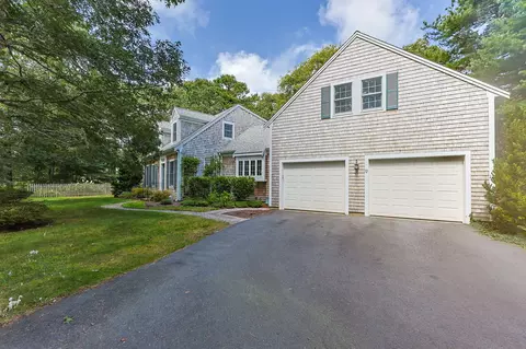 12 Pond St, Brewster, MA 02631