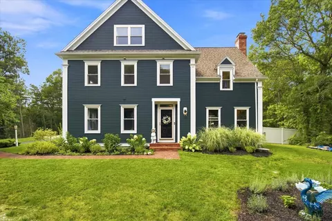 31 Quaker Village Ln, East Sandwich, MA 02537