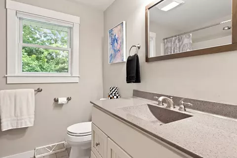 Bath - 48 Audubon Cir, Centerville, MA 02632 photo 2 of 4