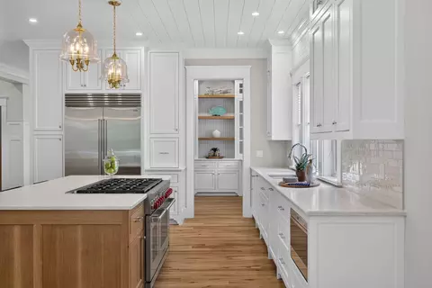 Kitchen - 28 Quaker Run Rd, Mashpee, MA 02649 photo 2 of 4