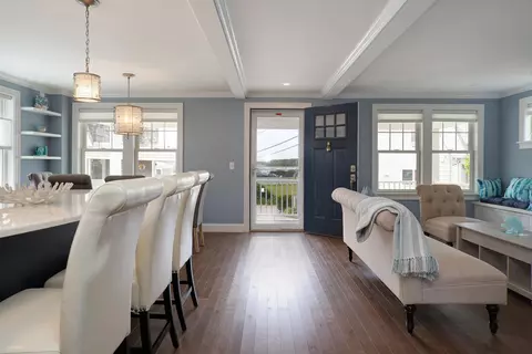 Entry Way - 2 Worcester Ave, Monument Beach, MA 02553 photo 2 of 3