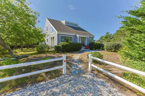 10 Windigo Ln, North Truro, MA 02652