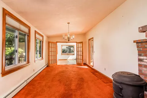 Living - 8 Laura Ln, Buzzards Bay, MA 02532 photo 3 of 11