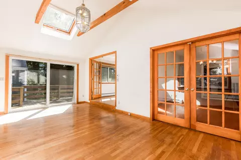 Living - 8 Laura Ln, Buzzards Bay, MA 02532 photo 4 of 11