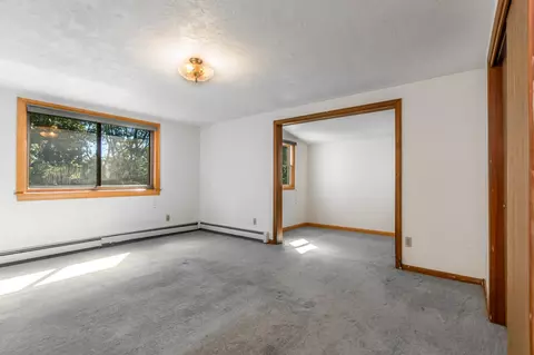 Living - 8 Laura Ln, Buzzards Bay, MA 02532 photo 10 of 11