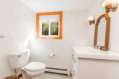 Bath - 8 Laura Ln, Buzzards Bay, MA 02532 photo 1 of 2